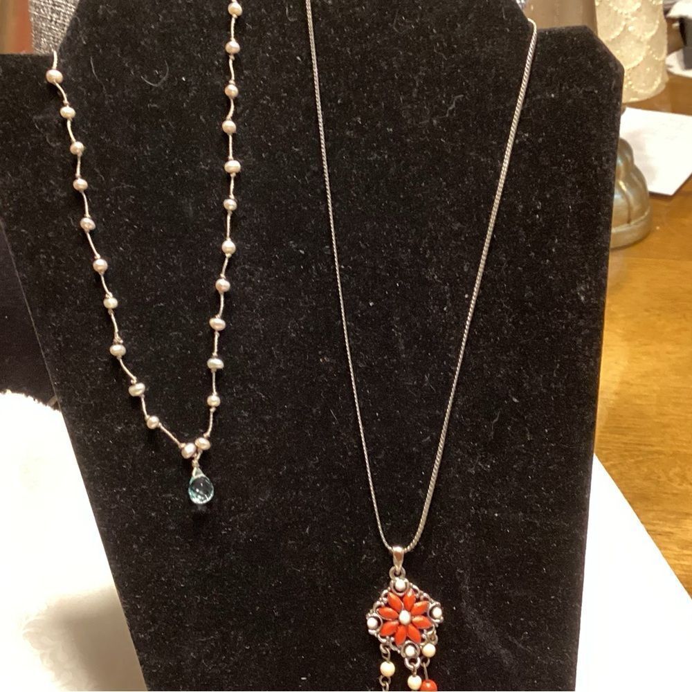 Set of Two Silvertone Necklaces - Picture 2 of 8